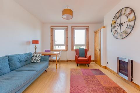 23/5 Redbraes Place, Edinburgh, EH7 4LH