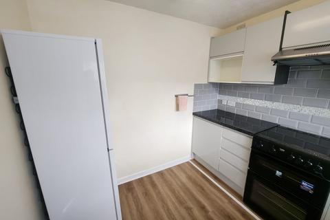 3 bedroom terraced house to rent, London CR4