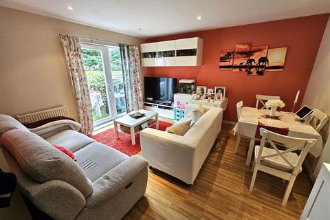 2 bedroom flat for sale, Calypso Crescent, London, SE15 6FP