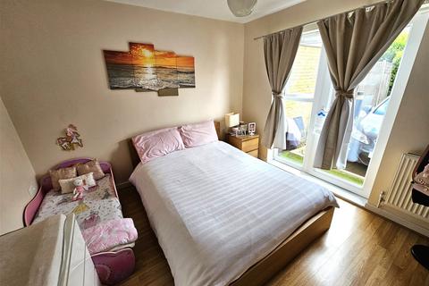 2 bedroom flat for sale, Calypso Crescent, London, SE15 6FP