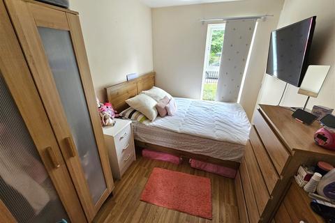 2 bedroom flat for sale, Calypso Crescent, London, SE15 6FP