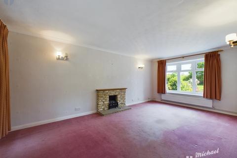 3 bedroom detached house for sale, Richmond Road, Aylesbury, Buckinghamshire