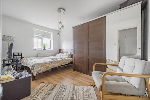 30 Elizabeth Fry Place, London, SE18 4LA