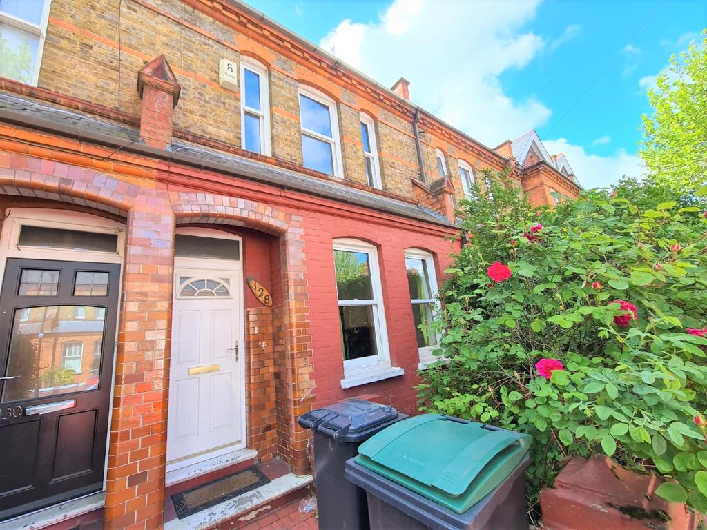 Lymington Avenue, London N22 3 bed terraced house to rent £2,200 pcm