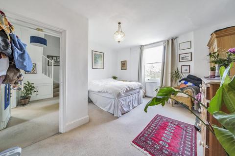 2 bedroom flat for sale, Gauden Road, Clapham