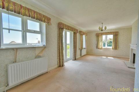 2 bedroom bungalow for sale, Rotherfield Avenue, Bexhill-on-Sea, TN40