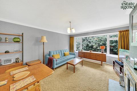 6 Markfield Gardens, London, E4 7NN