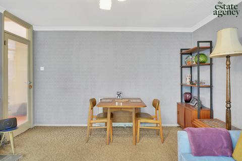 6 Markfield Gardens, London, E4 7NN