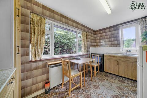 6 Markfield Gardens, London, E4 7NN