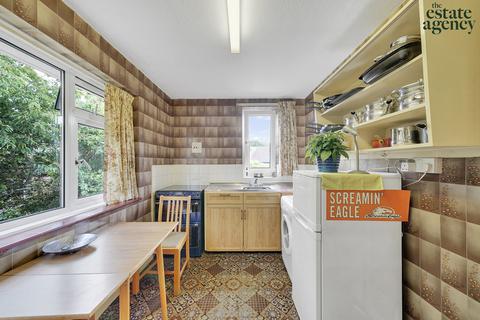 6 Markfield Gardens, London, E4 7NN