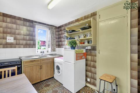 6 Markfield Gardens, London, E4 7NN
