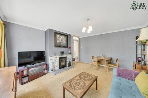 6 Markfield Gardens, London, E4 7NN