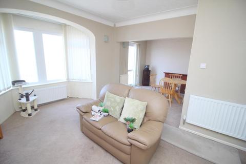 1 bedroom flat for sale, Queens Promenade, Blackpool FY2