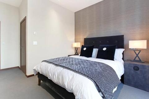 3 bedroom apartment for sale, Glasshill Street, London
