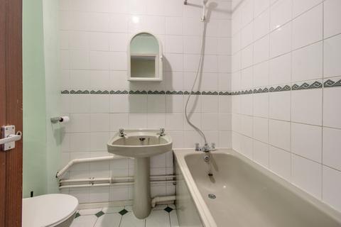 33 Cobsdene, Gravesend, DA12 5JB