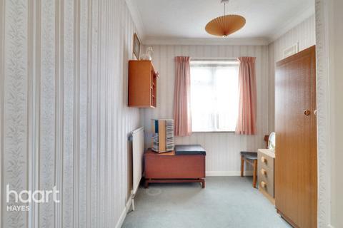 107 Blacklands Drive, Hayes, UB4 8EY