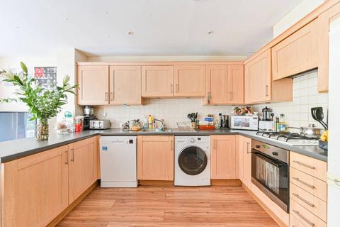 4 bedroom terraced house to rent, Edgar Wallace Close, Peckham, London, SE15