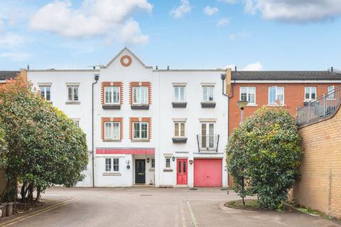 4 bedroom terraced house to rent, Edgar Wallace Close, Peckham, London, SE15