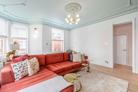 3 bedroom flat for sale, Clevedon Road, Twickenham, TW1