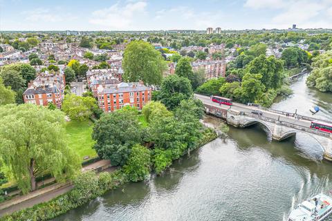 3 bedroom flat for sale, Clevedon Road, Twickenham, TW1