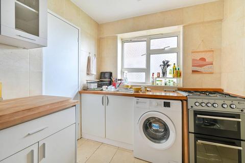 3 bedroom flat to rent, Donnington Road, Willesden Green, London, NW10