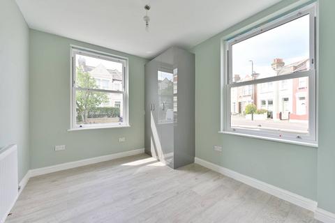 2 bedroom flat to rent, Haydon Park Road, Wimbledon, London, SW19