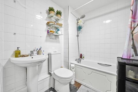 Flat 2, 52 Lullingstone Lane, London, SE13 6UH