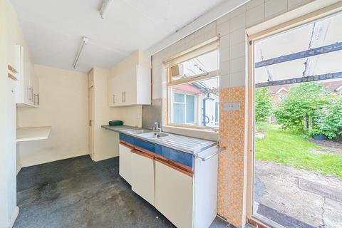 2 bedroom end of terrace house for sale, Loop Road, Woking, GU22
