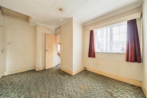 10 Loop Road, Woking, GU22 9BQ