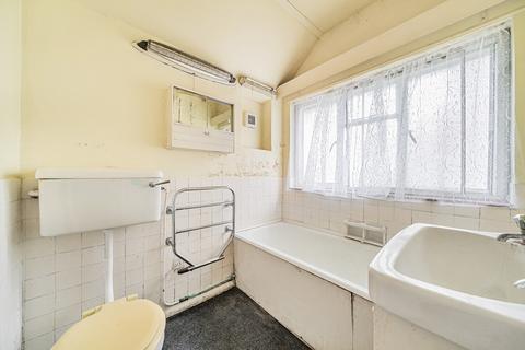 10 Loop Road, Woking, GU22 9BQ