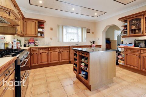 5 bedroom detached house for sale, Wimblington Road, March