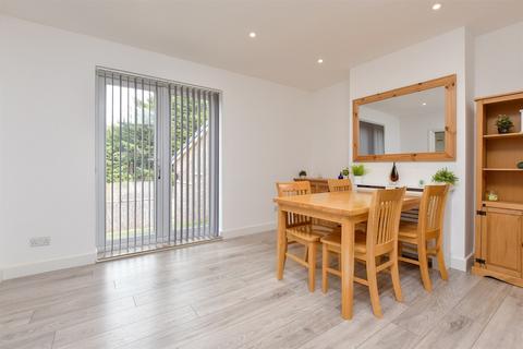 18 Mounts Road, Greenhithe, DA9 9LY