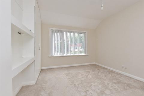 18 Mounts Road, Greenhithe, DA9 9LY