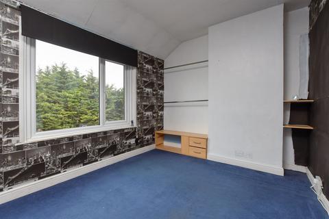 18 Mounts Road, Greenhithe, DA9 9LY