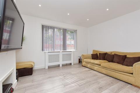 18 Mounts Road, Greenhithe, DA9 9LY