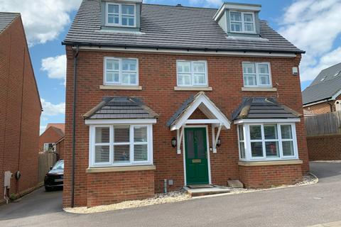 5 bedroom detached house to rent, Larkspur Drive, Burgess Hill, West Sussex, RH15