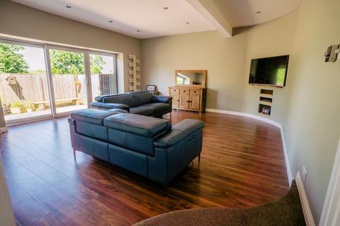 60 Fall Lane, East Ardsley, Wakefield, WF3 2BG