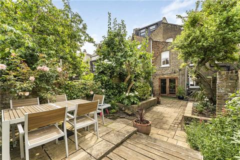 30 Dunlace Road, London, E5 0NE
