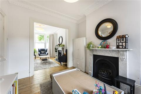 30 Dunlace Road, London, E5 0NE