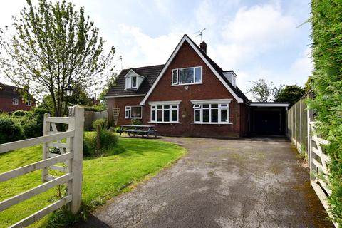 4 bedroom detached house to rent, Prince Avenue, Haughton, ST18