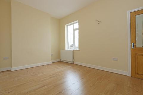 3 bedroom terraced house to rent, Priory Road, Croydon