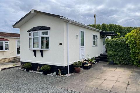 1 bedroom mobile home for sale, North Drive, Wootton Hall, Henley-in-arden B95