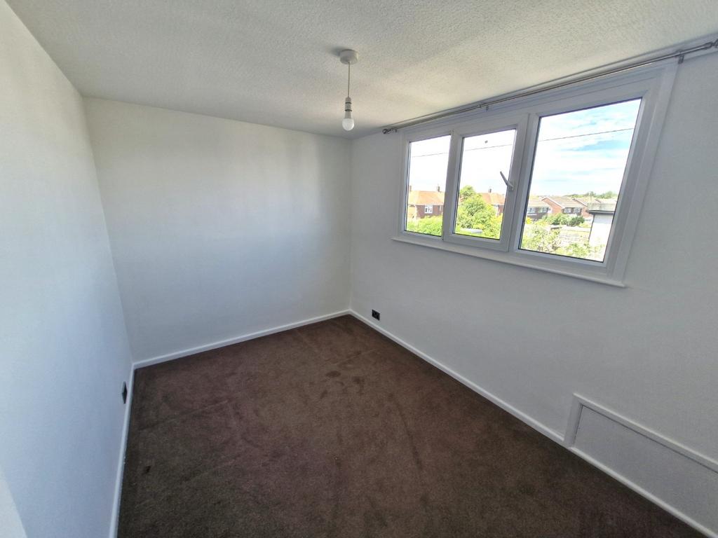 Kylemore Avenue, Blackpool, FY2 2 bed semidetached house £850 pcm (£