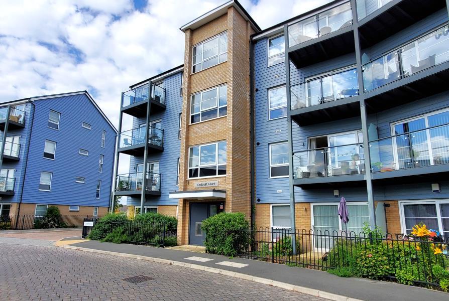 Chalcraft Court, Chertsey KT16 2 bed apartment to rent £1,800 pcm (£