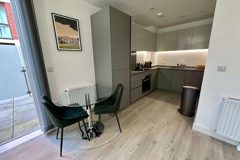 1 bedroom apartment for sale, at Flat 3 Billington Mansions, 29 Sleaford Street, London SW8