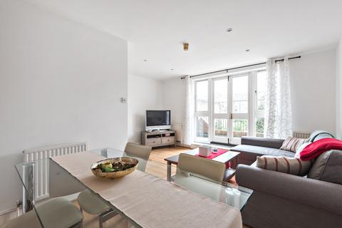 3 bedroom flat to rent, Matthew Court Dawes Road SW6