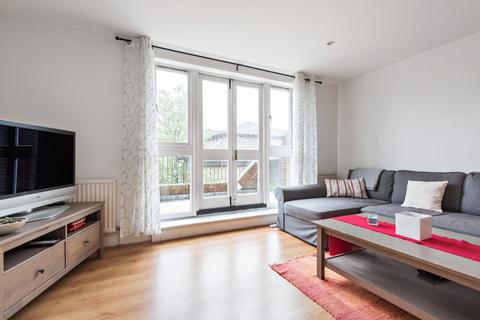 3 bedroom flat to rent, Matthew Court Dawes Road SW6