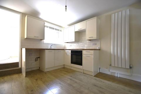 2 bedroom terraced house to rent, Arctic Road, Cowes PO31