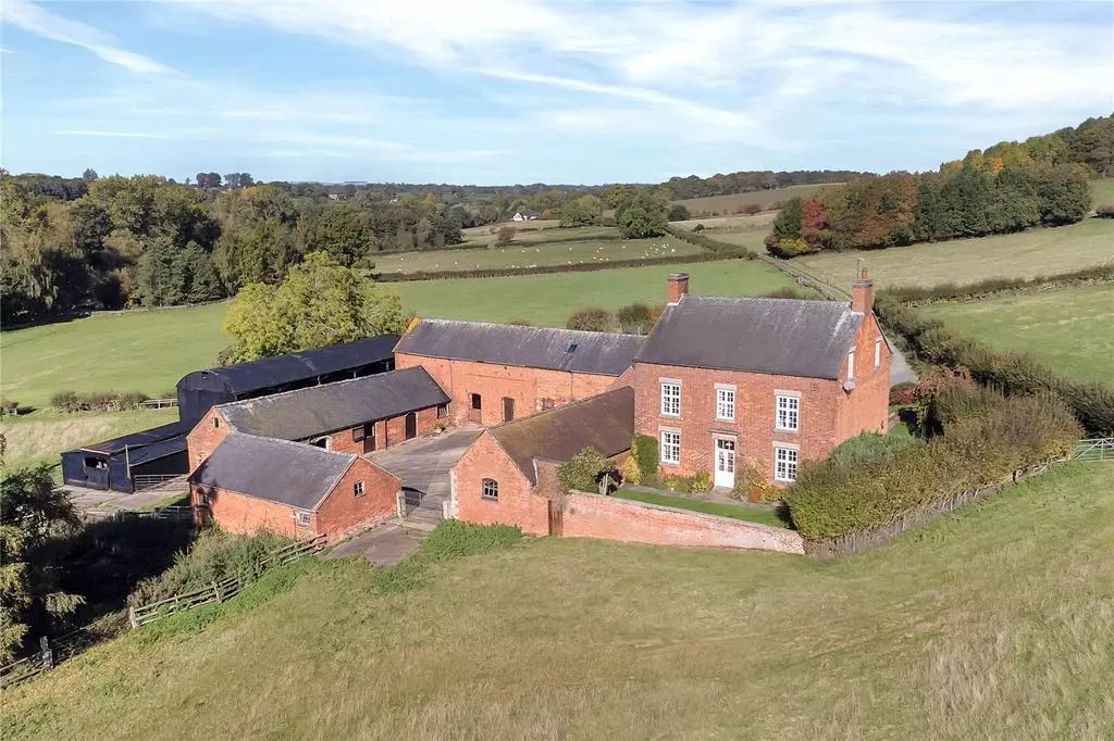6 bedroom equestrian property for sale