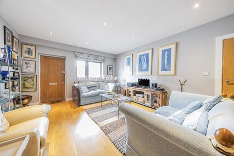3 bedroom apartment to rent, Fallsbrook Road London SW16